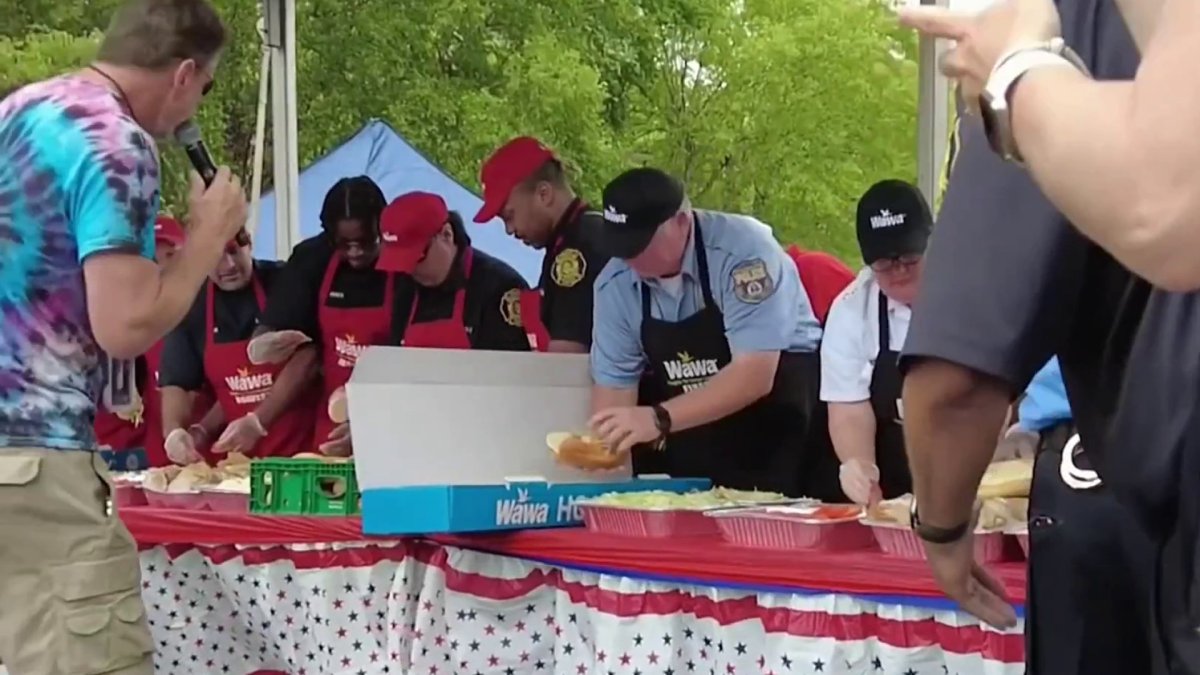 Attendees gobble up 15 000 free hoagies during Wawa Welcome America Attendees gobble up 15 000 free hoagies during Wawa Welcome America