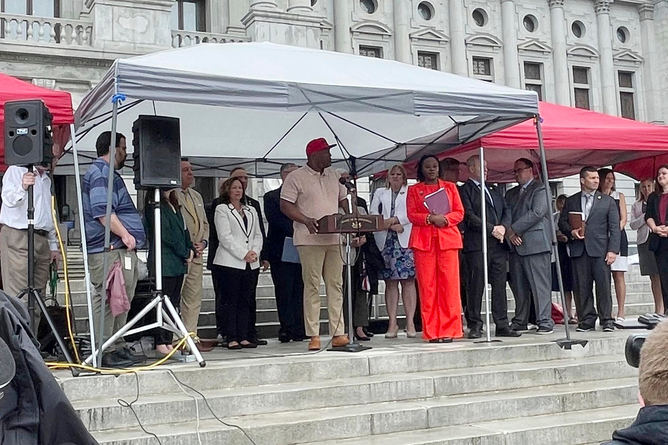 Gun rights rally takes aim at Pennsylvania House Democrats' new majority – NBC10 Philadelphia - Vimarsana News