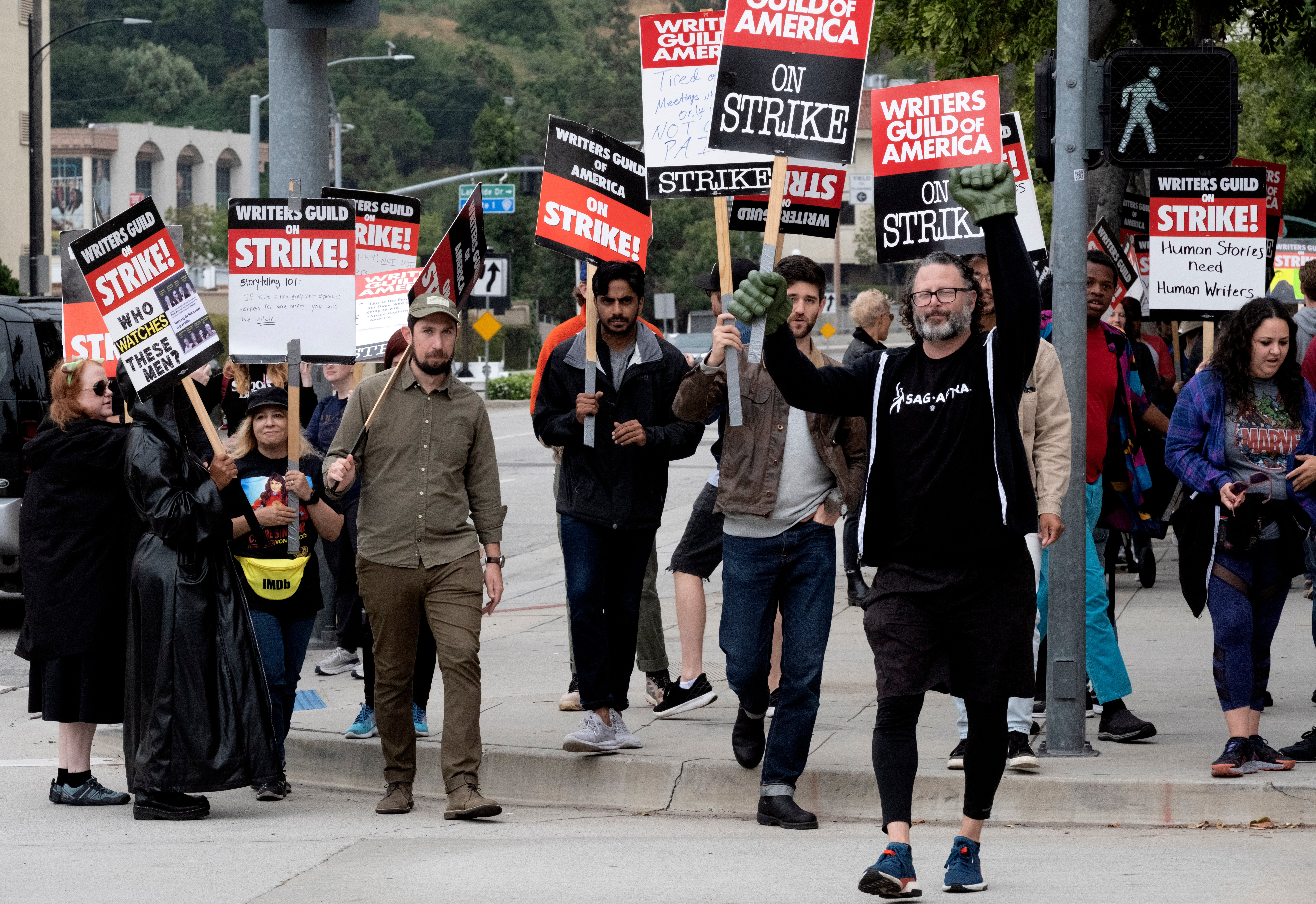 Hollywood writers strike reaches 50 days with no end in sight – NBC10 Philadelphia - Vimarsana News