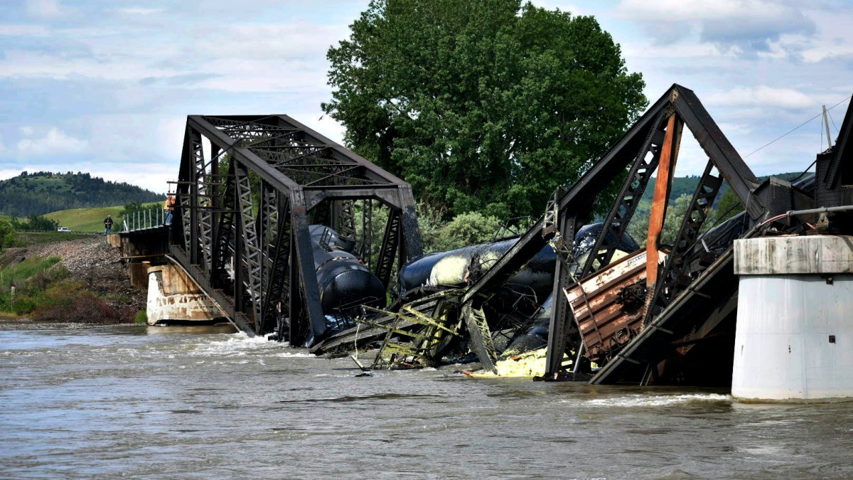 Montana bridge collapse: Freight train plunges into Yellowstone river – NBC10 Philadelphia - Vimarsana News