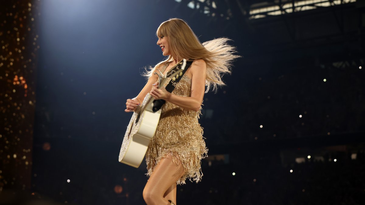 Taylor Swift Swallowed A Bug On Stage During Her Most Recent Eras Tour  Performance