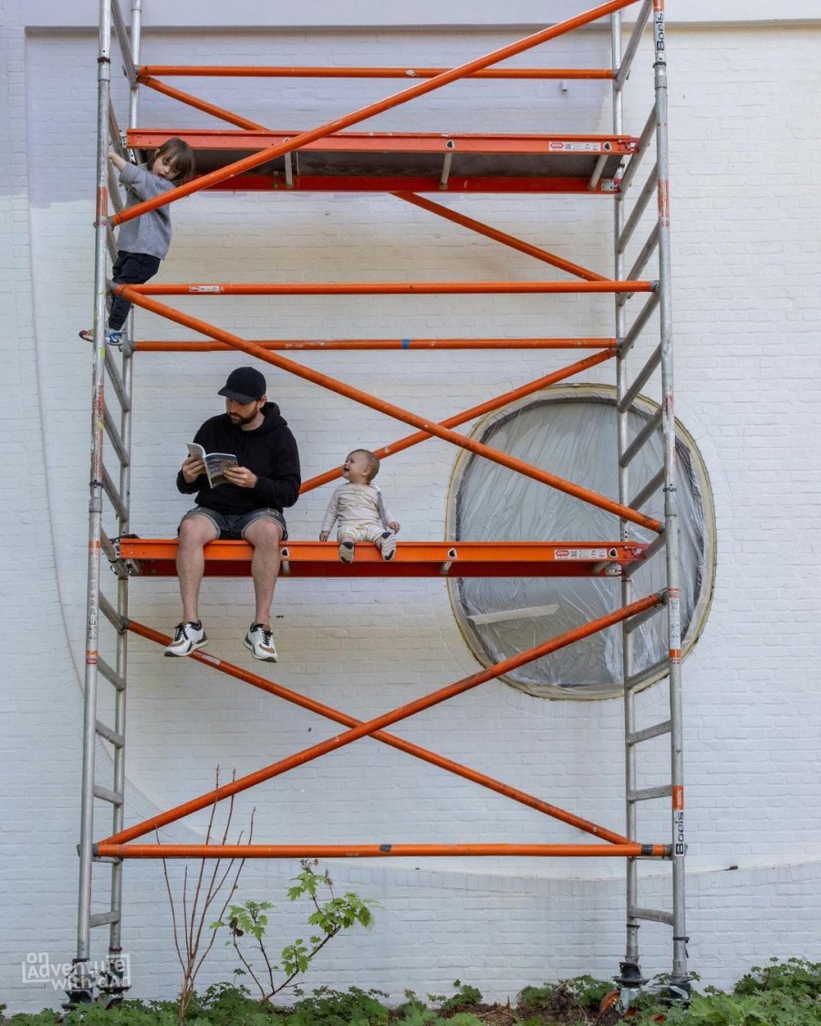 A photoshopped image of Deuss on a scaffold with his two daughters.