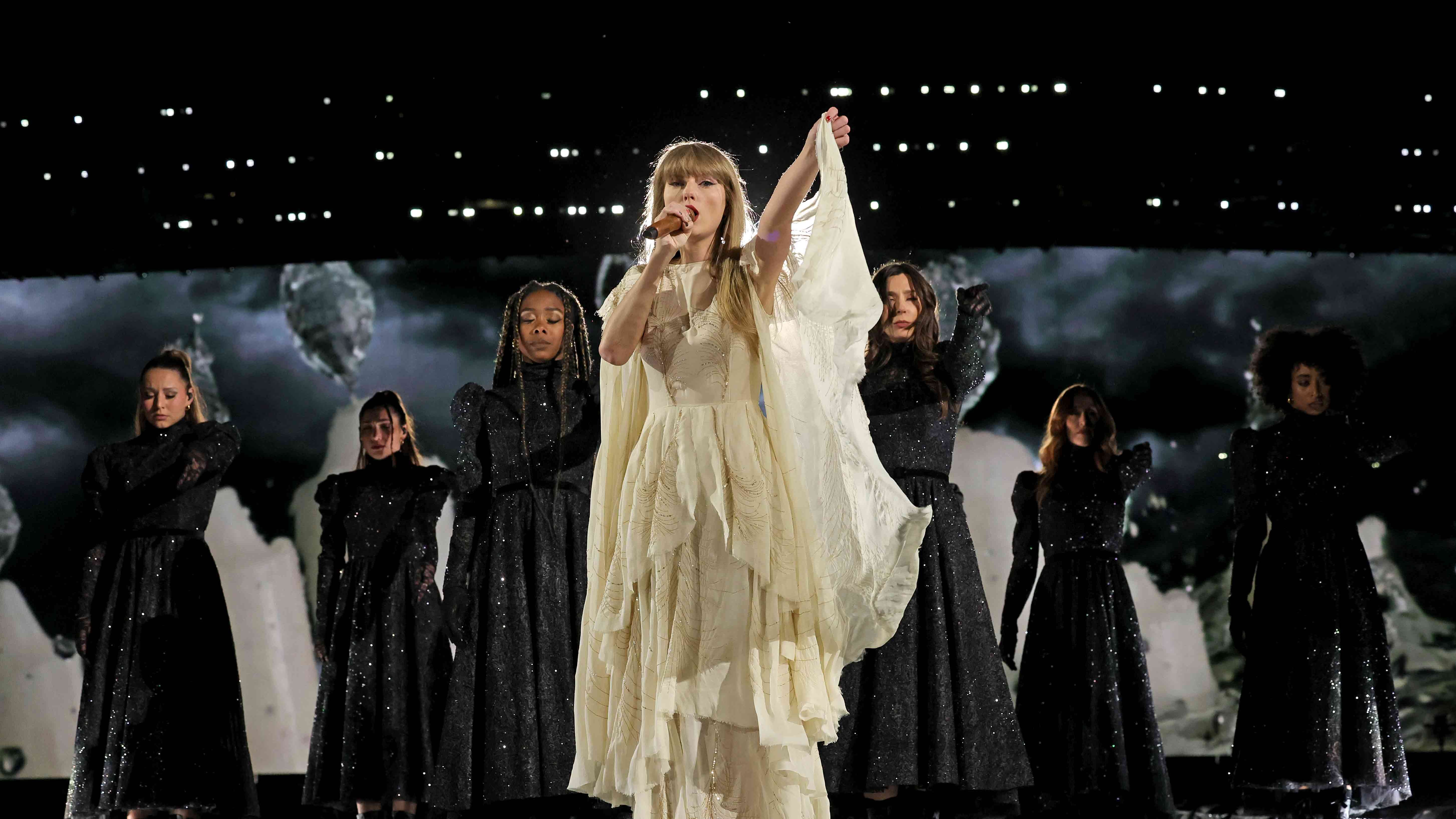 Taylor Swift Announces First International Dates for Eras Tour – NBC10 Philadelphia - Vimarsana News