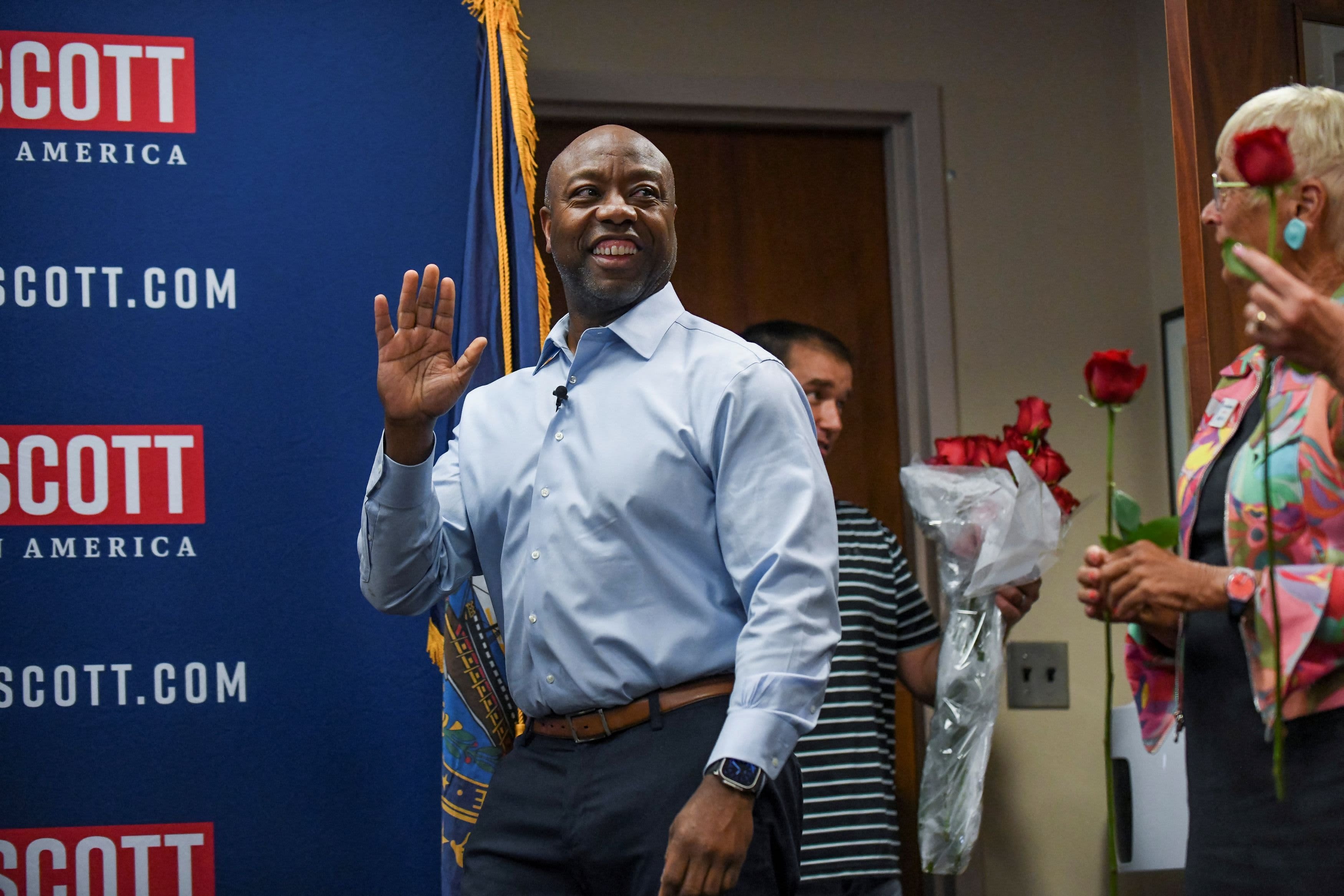 Tim Scott sees big money donor interest while Ron DeSantis hunts for cash - Vimarsana News