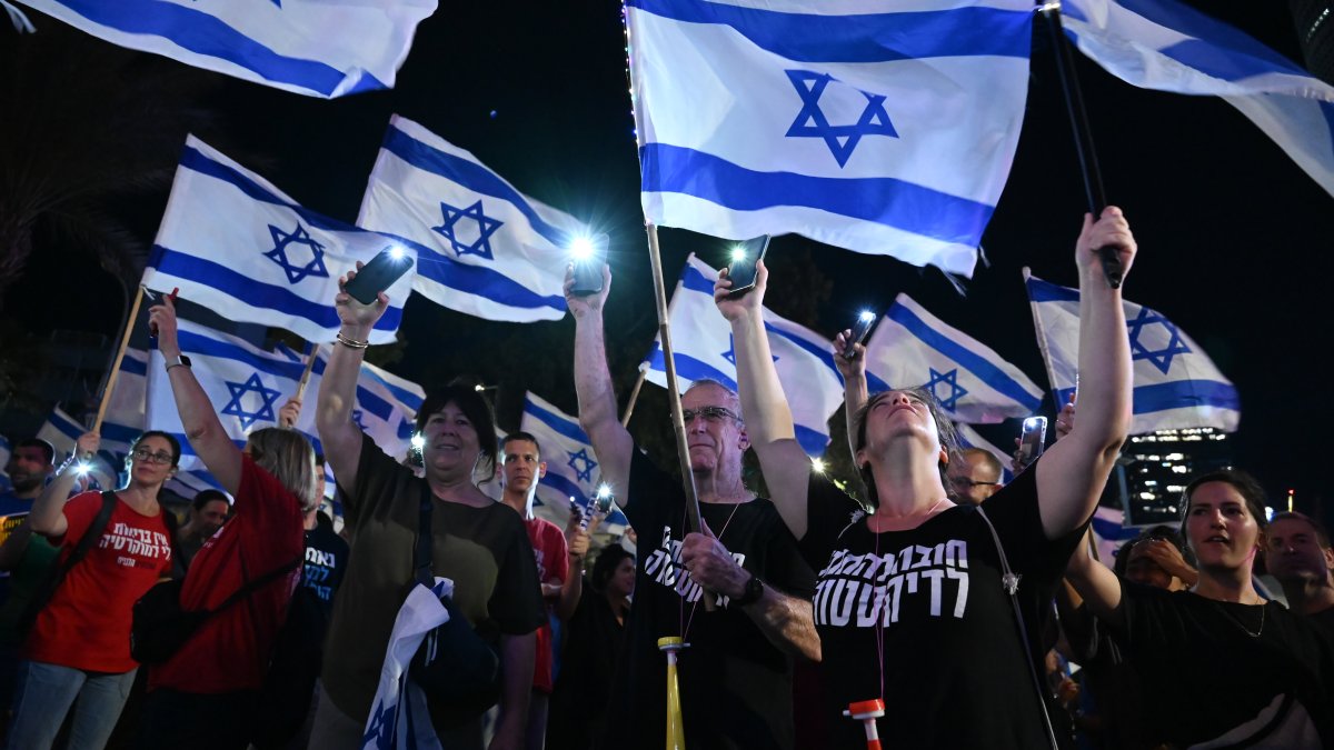 Israel's economy will see a recession next year as protests persist, says former central bank deputy governor - Vimarsana News