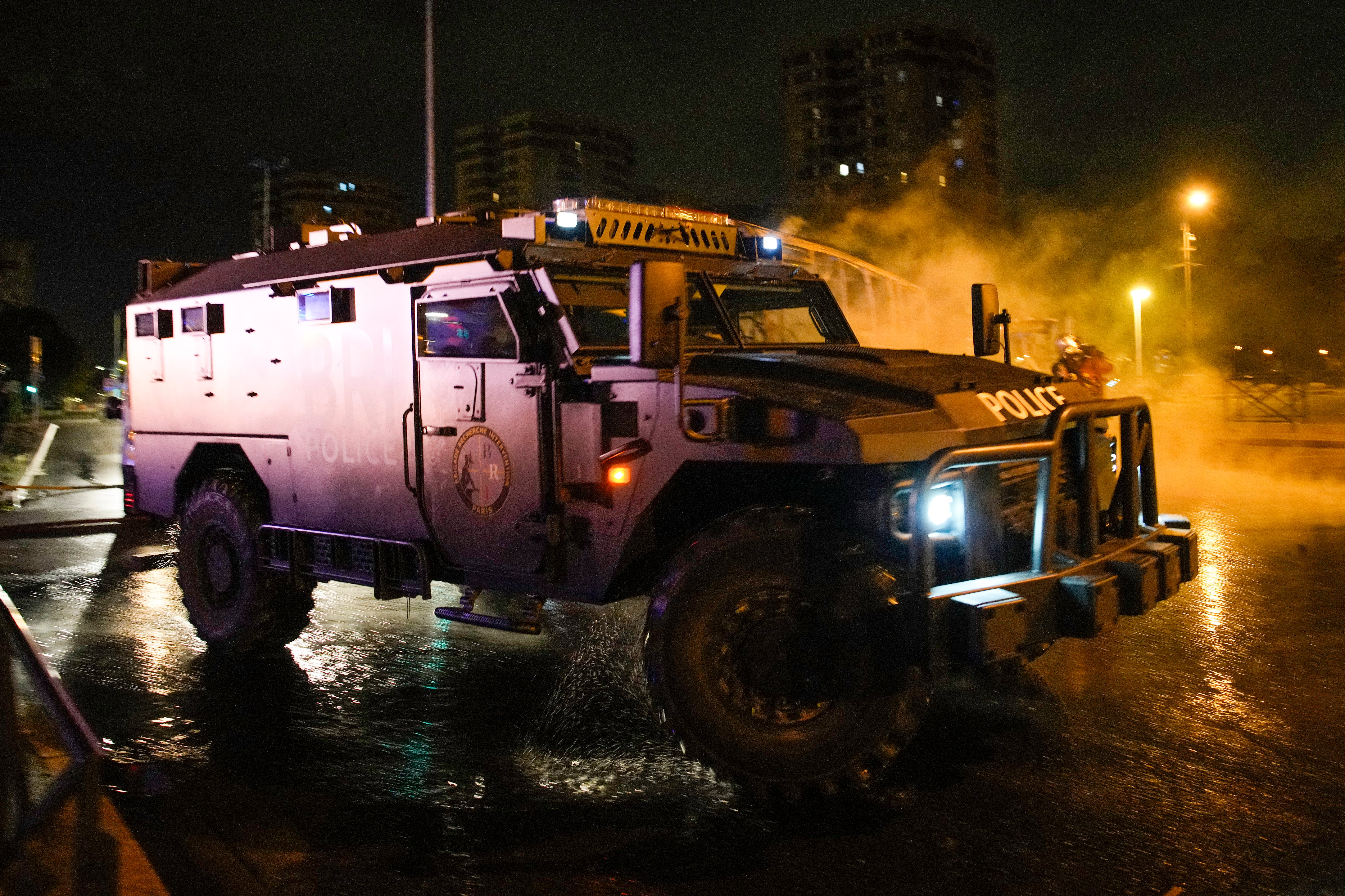 France protests: over 900 arrested as unrest spreads across cities – NBC10 Philadelphia - Vimarsana News