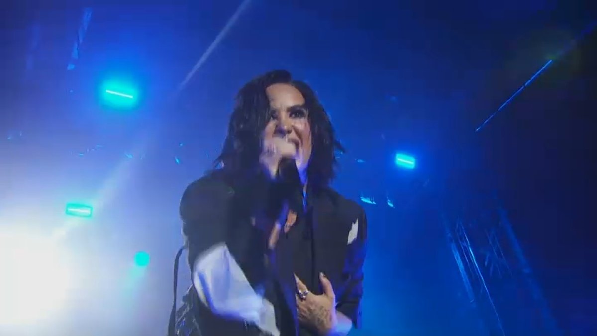 Demi Lovato Performs 'Give Your Heart a Break' in a Boot at the