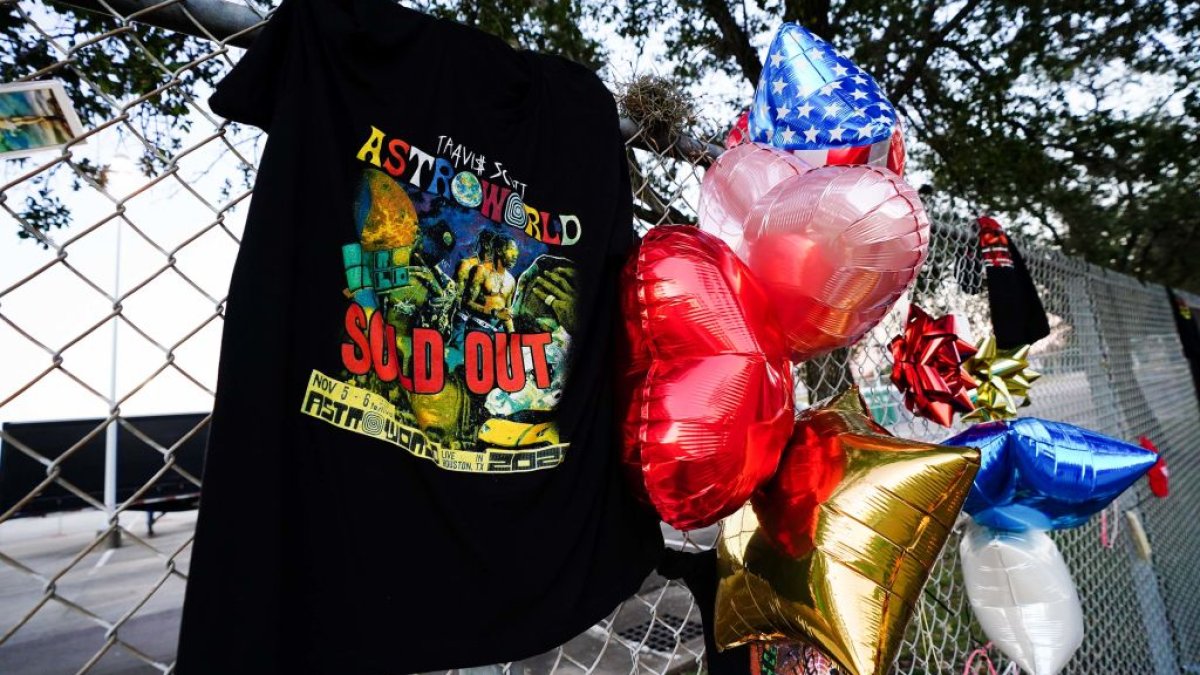 Houston Police release full report into Travis Scott's Astroworld festival tragedy – NBC10 Philadelphia - Vimarsana News