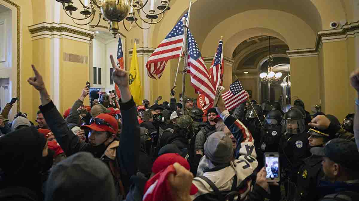 ‘idiot Jan 6 Rioter Who Stole John Lewis Photo From Nancy Pelosis