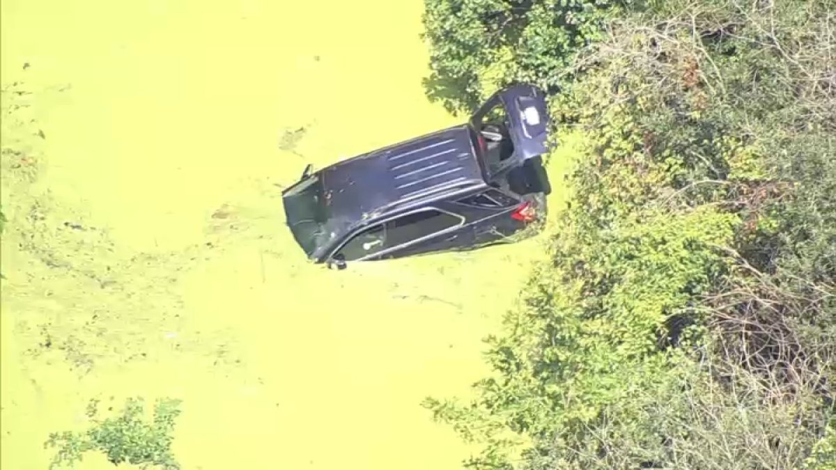 Car partially submerged in green Philly pond NBC10 Philadelphia
