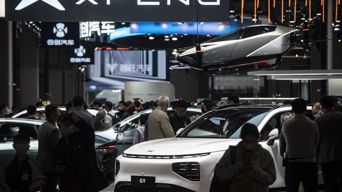 Automakers promote advanced tech to compete in China — the world's top EV market - Vimarsana News