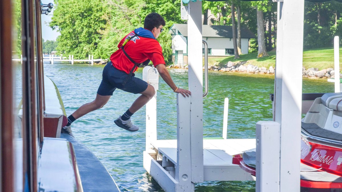 'The coolest summer job': These teens jump off a moving boat to deliver mail in Wisconsin – NBC10 Philadelphia - Vimarsana News