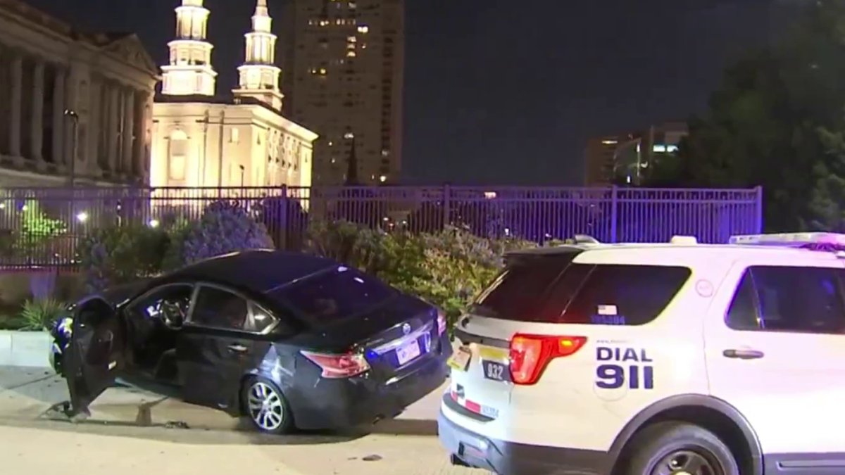 Police chase ends in crash on the Ben Franklin Parkway – NBC10 Philadelphia