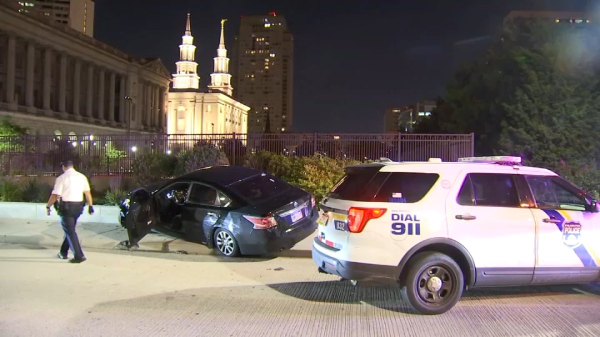 2 arrested after police pursuit ends in crash on Ben Franklin Parkway ...