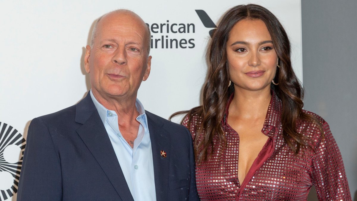Emma Heming Willis Reveals Why Bruce Willis Lives In Separate Home During Dementia Care Journey - 96x3p6t