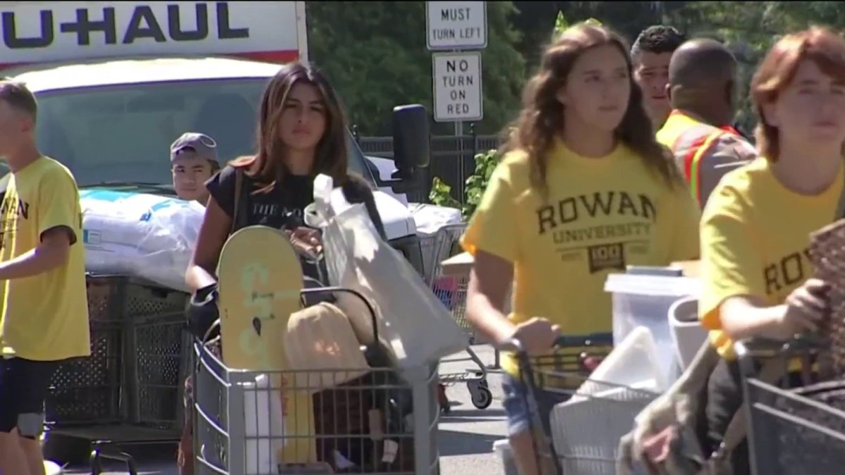 Firstyear students move into Rowan University residence halls ahead of