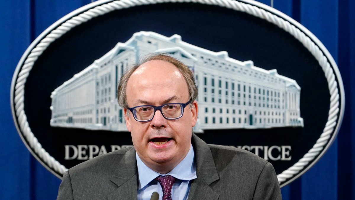 Ex-DOJ official Jeffrey Clark asks to have trial moved to federal court in Georgia election case - Vimarsana News