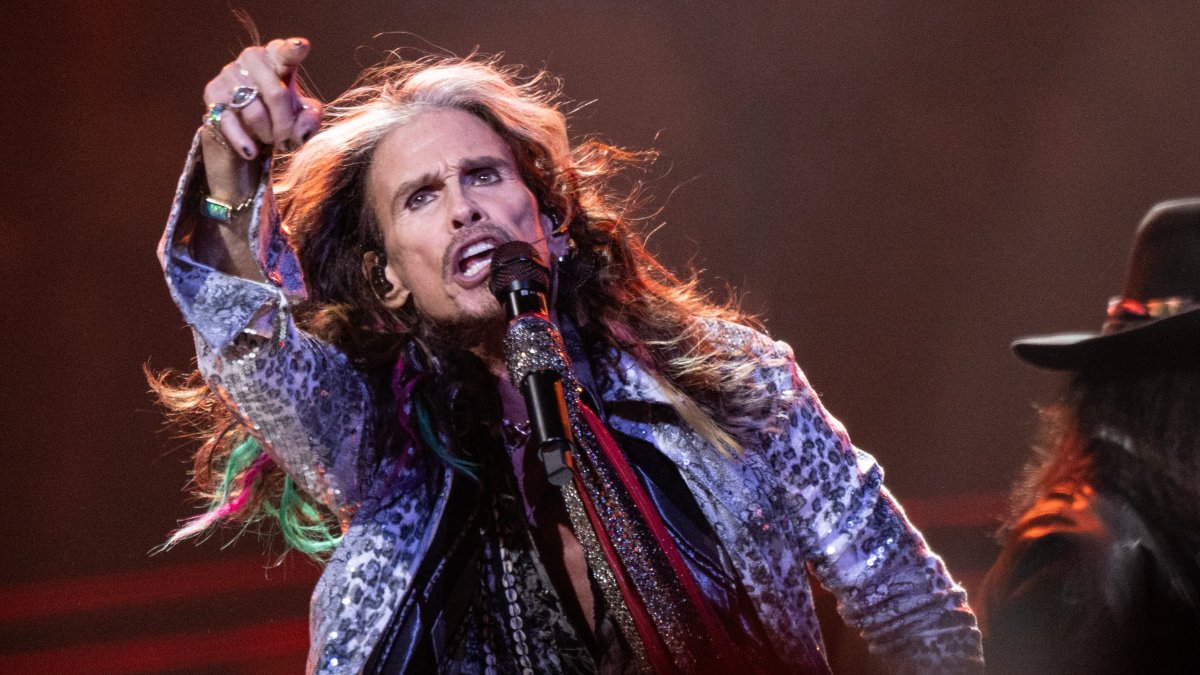 Steven Tyler throat injury means Aerosmith postpones Boston show – NBC10 Philadelphia - Vimarsana News