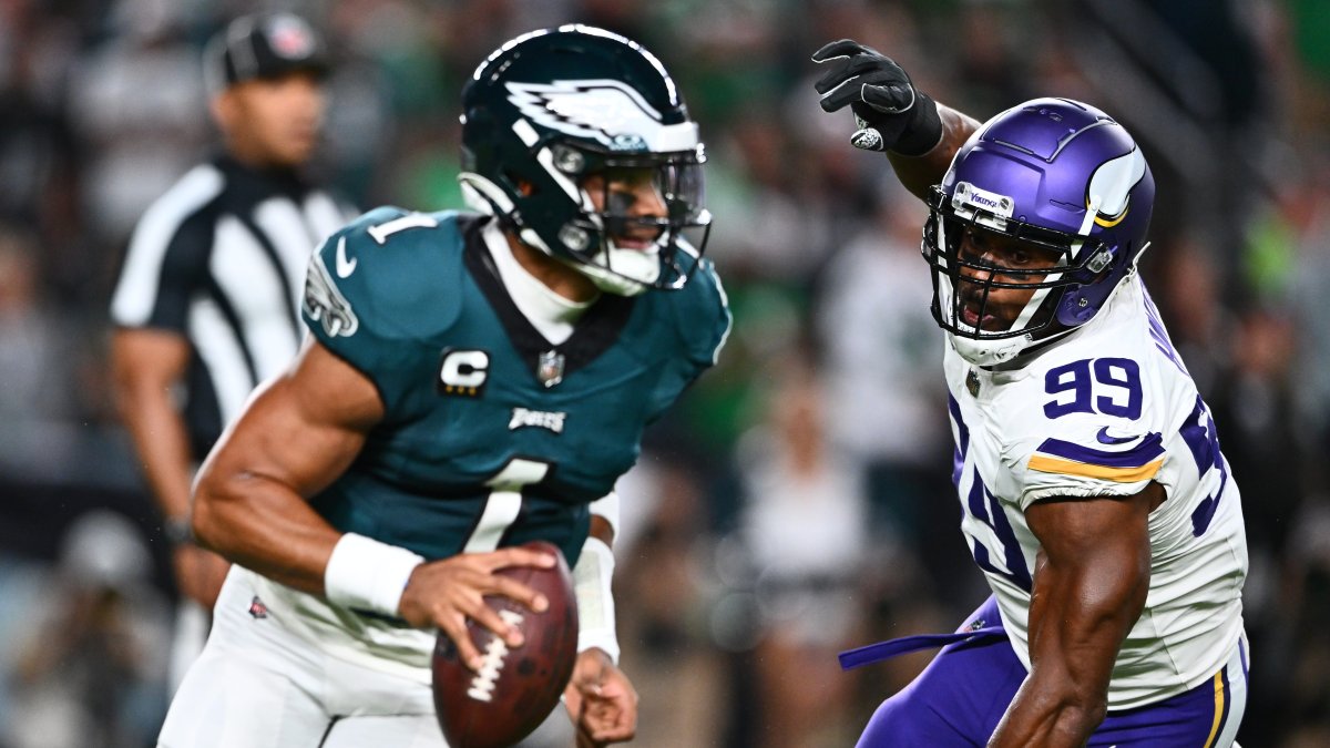 Eagles QB Jalen Hurts dominant in 24-7 win over Vikings