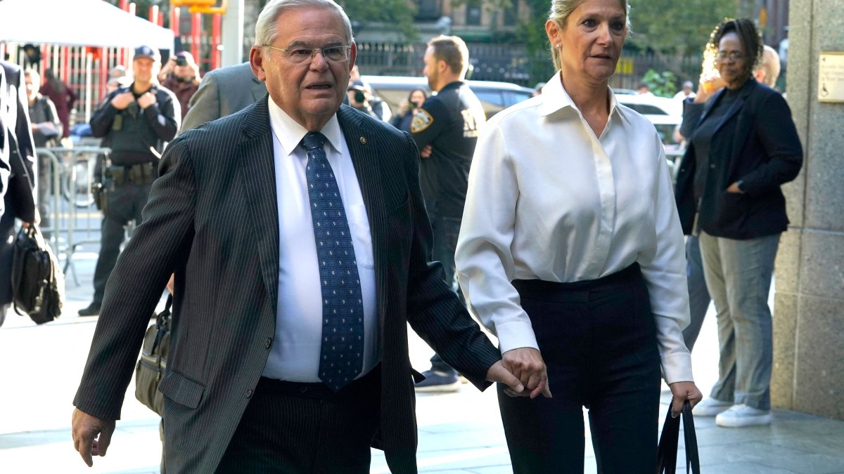 السناتور بوب مينينديز يدفع بأنه غير مذنب في قضية الفساد – NBC10 فيلادلفيا