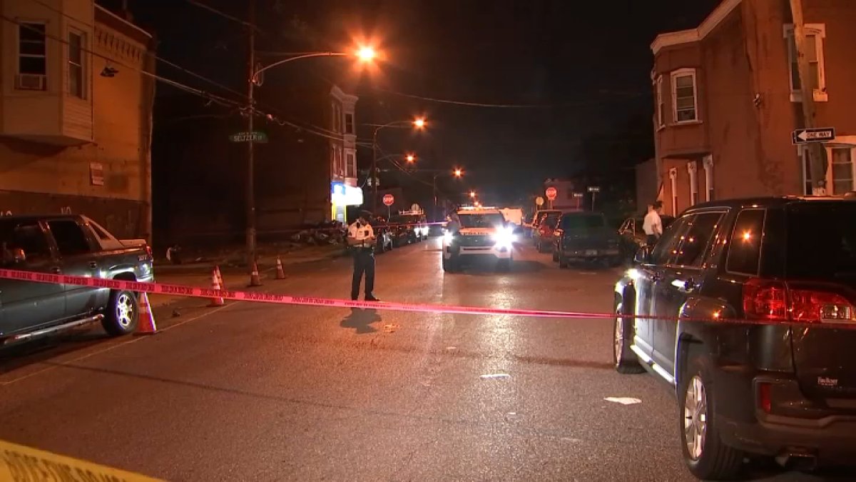 20-year-old man dies after being shot in the head at close range in ...