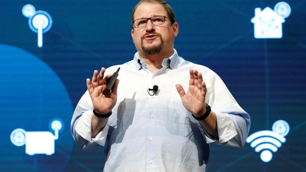 Qualcomm's getting in on the AI craze with new chips for phones and PCs - Vimarsana News