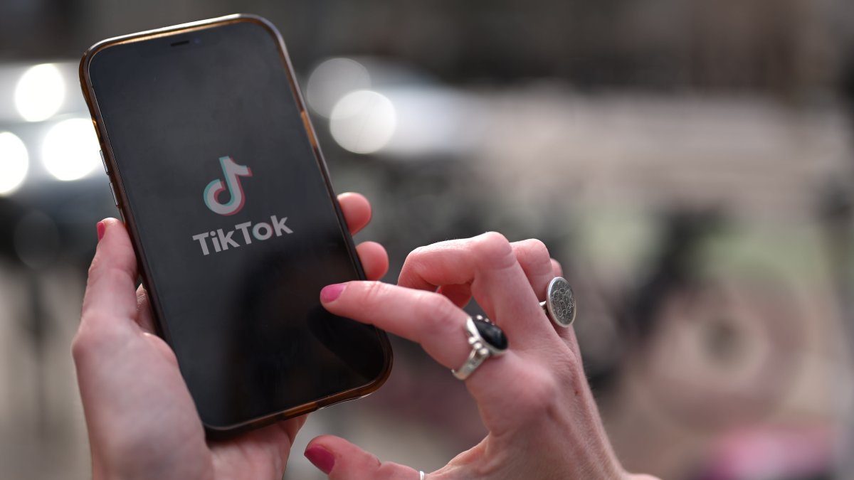 What is demure? New TikTok trend started in Chicago NBC10 Philadelphia