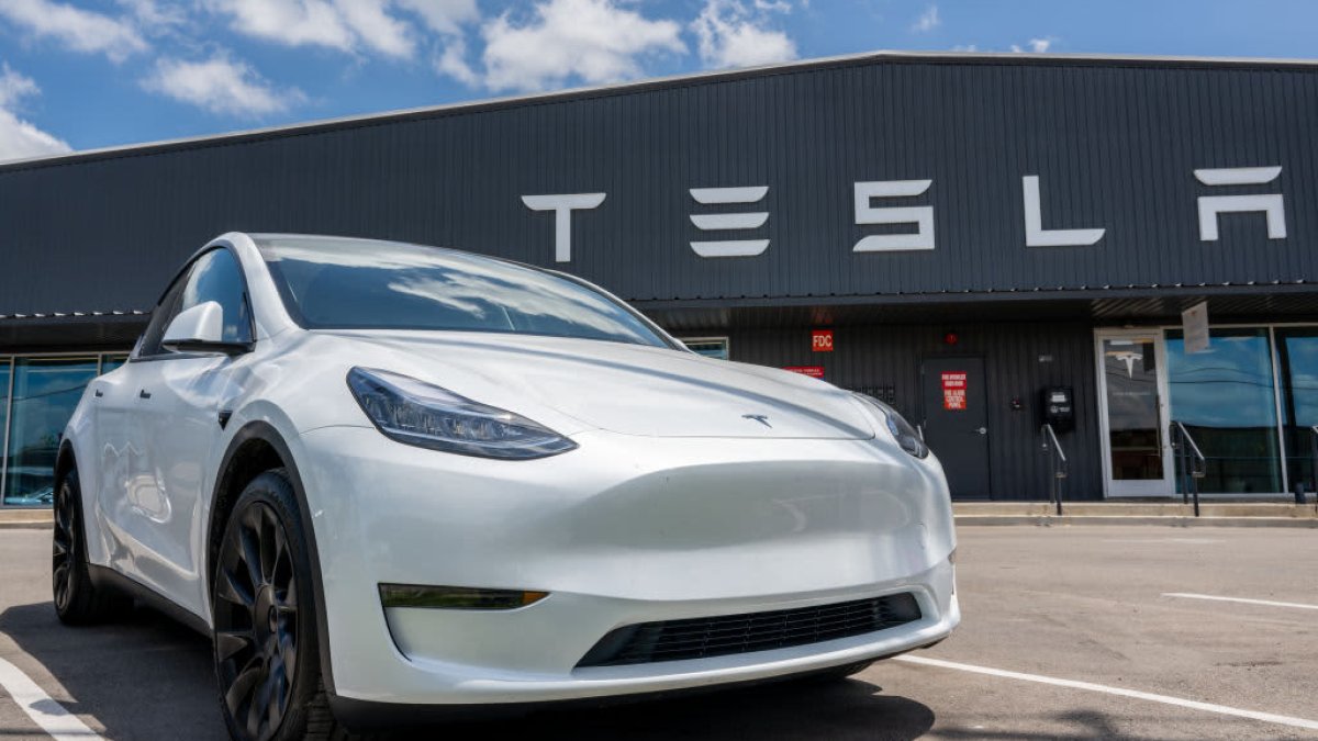 Tesla recalls nearly all vehicles to fix Autopilot monitoring system – NBC10 Philadelphia - Vimarsana News