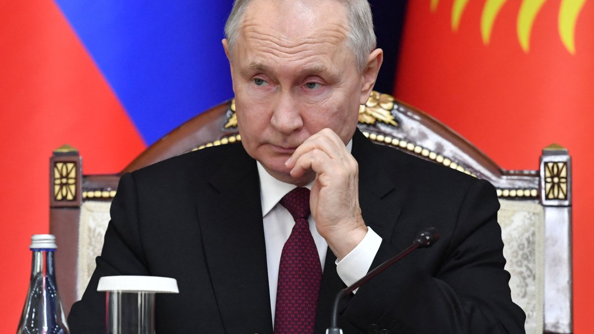 Ukraine war live updates: Ukraine 'holding positions' as fighting rages in key eastern city; Putin to meet with world leaders – NBC10 Philadelphia - Vimarsana News
