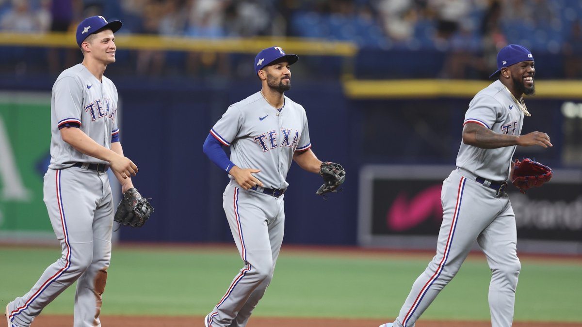 The Texas Rangers Need to Switch to the Throwback Uniforms