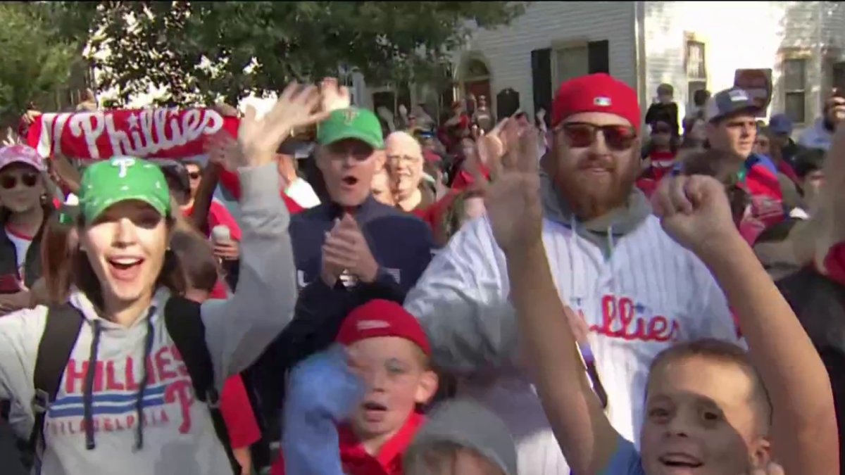 Phillies' fans go crazy for Red October bus tour ahead of Game 2 – NBC10  Philadelphia