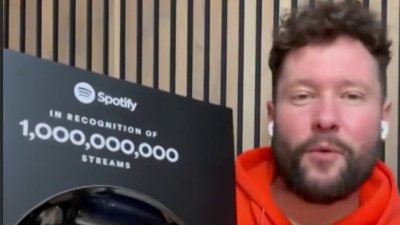 Calum Scott shouts out Phillies fans after 'Dancing On My Own' reaches 1B  streams on Spotify