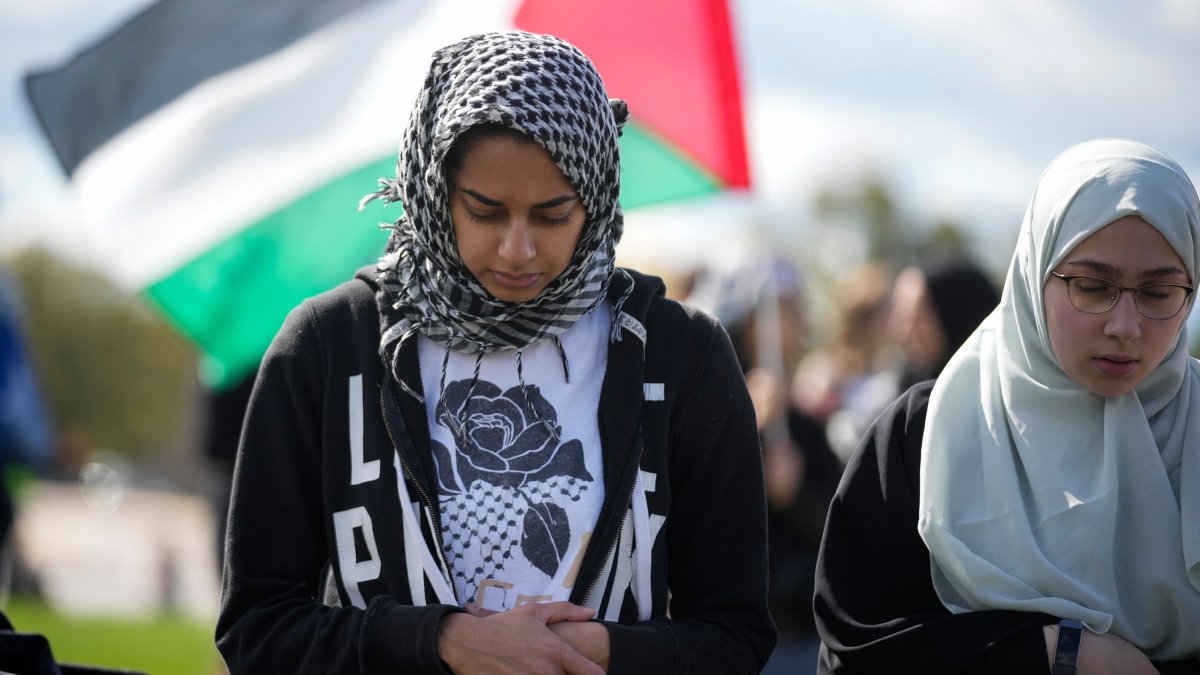 Pro-Palestinian protesters march in London as Israel-Hamas war roils the world – NBC10 Philadelphia - Vimarsana News
