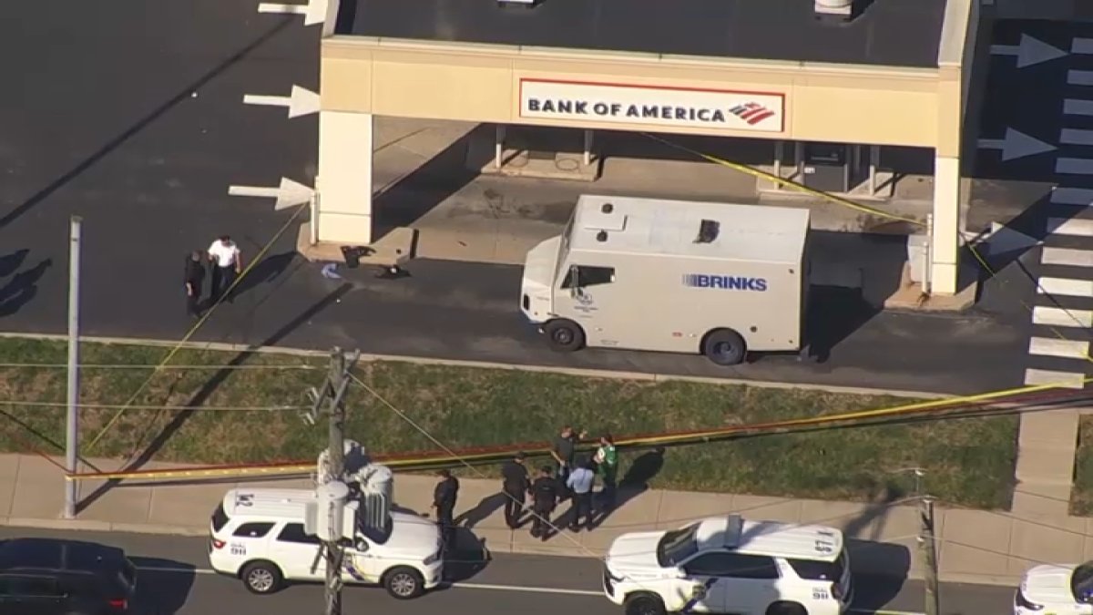 Robbers shoot armored truck driver near South Philly bank, police say  – NBC10 Philadelphia