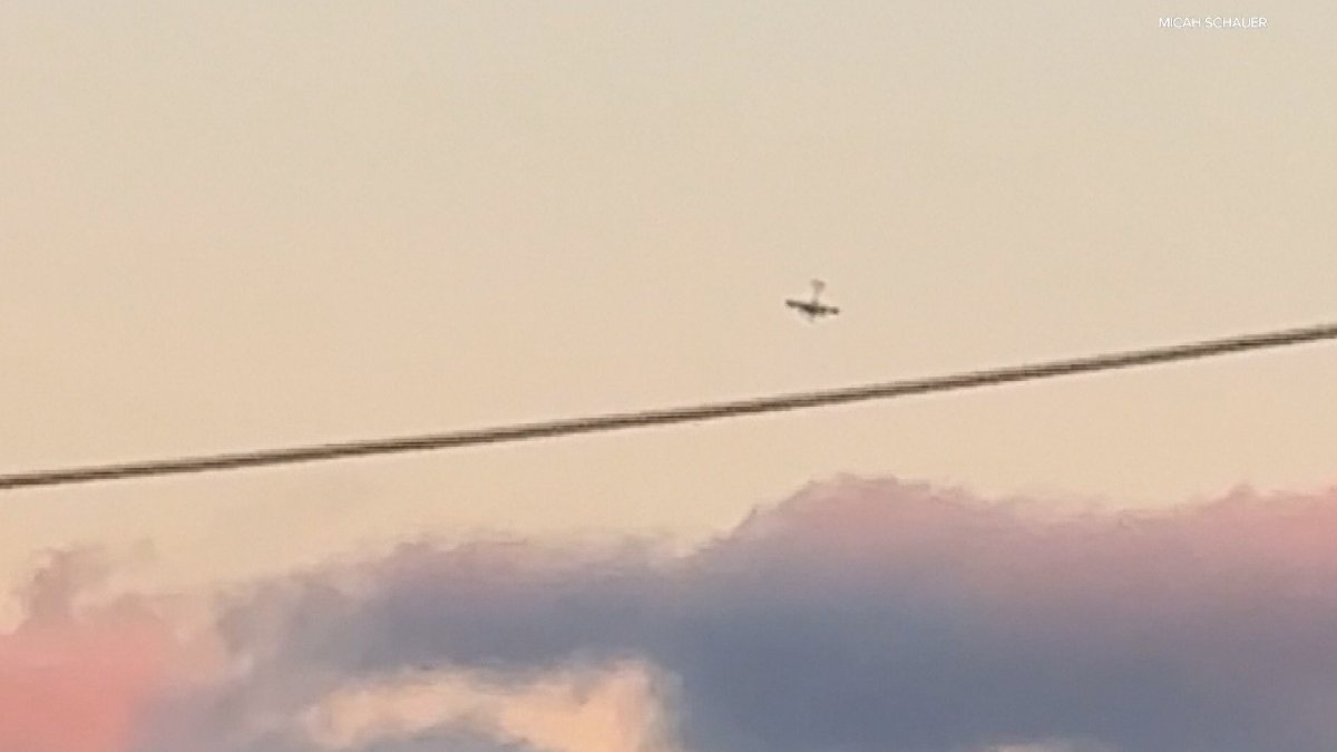 Video shows moment plane crashes through the roof of a Oregon home