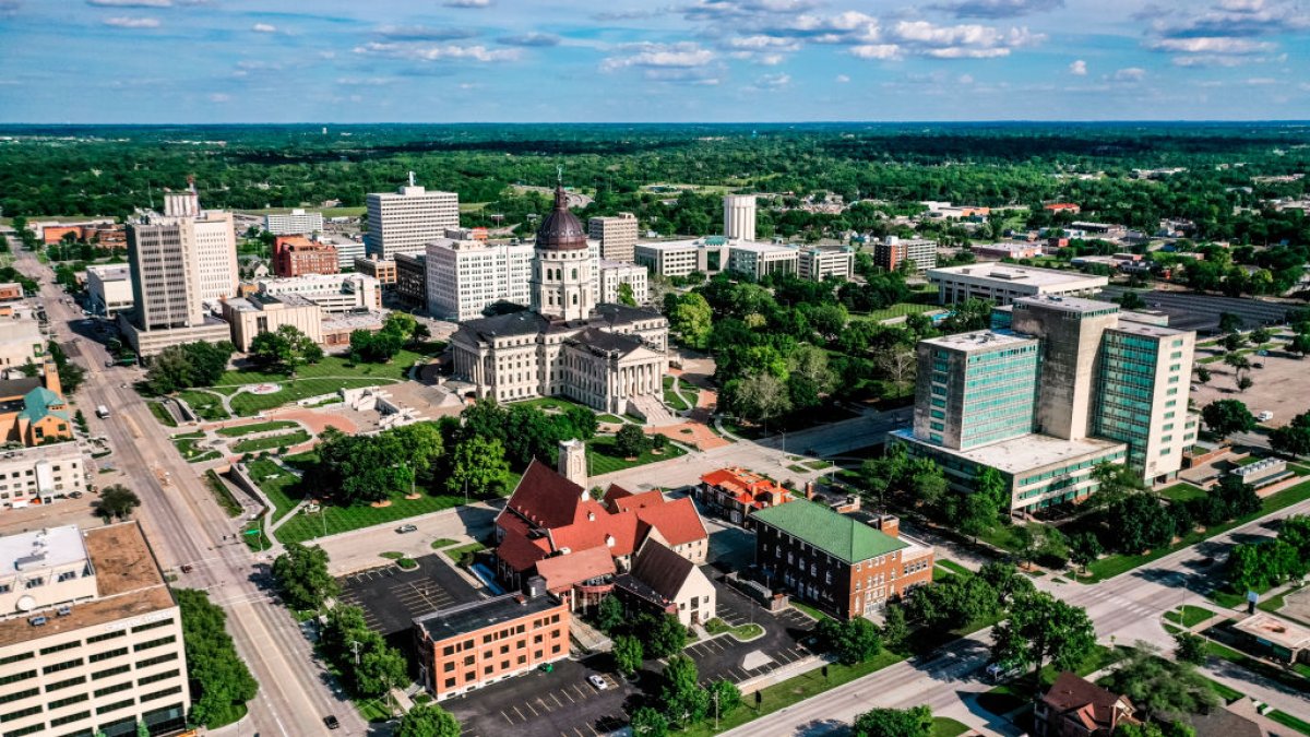 Topeka, Kansas, bets on economic incentives to attract new Latino residents – NBC10 Philadelphia - Vimarsana News