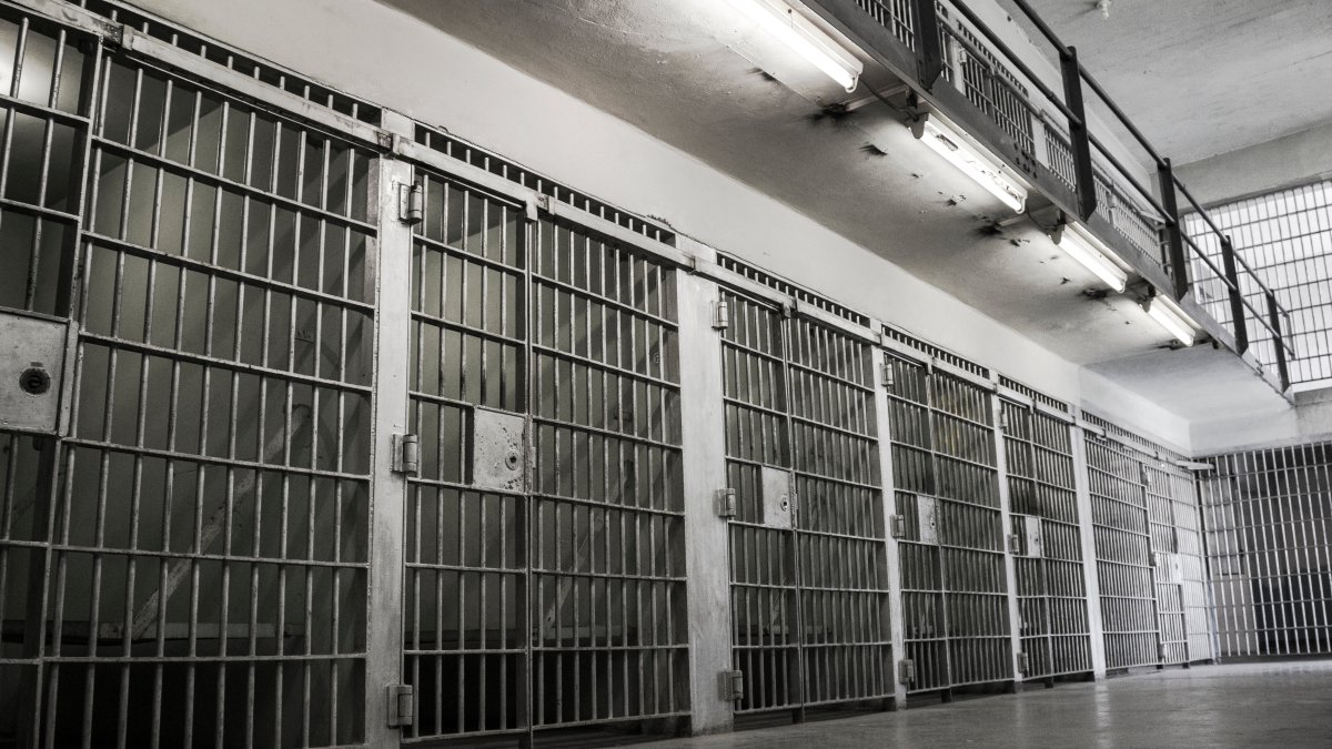 Man pleads, gets decades in prison in 2016 Christmas Eve slaying of 81-year-old South Philly store owner - Vimarsana News