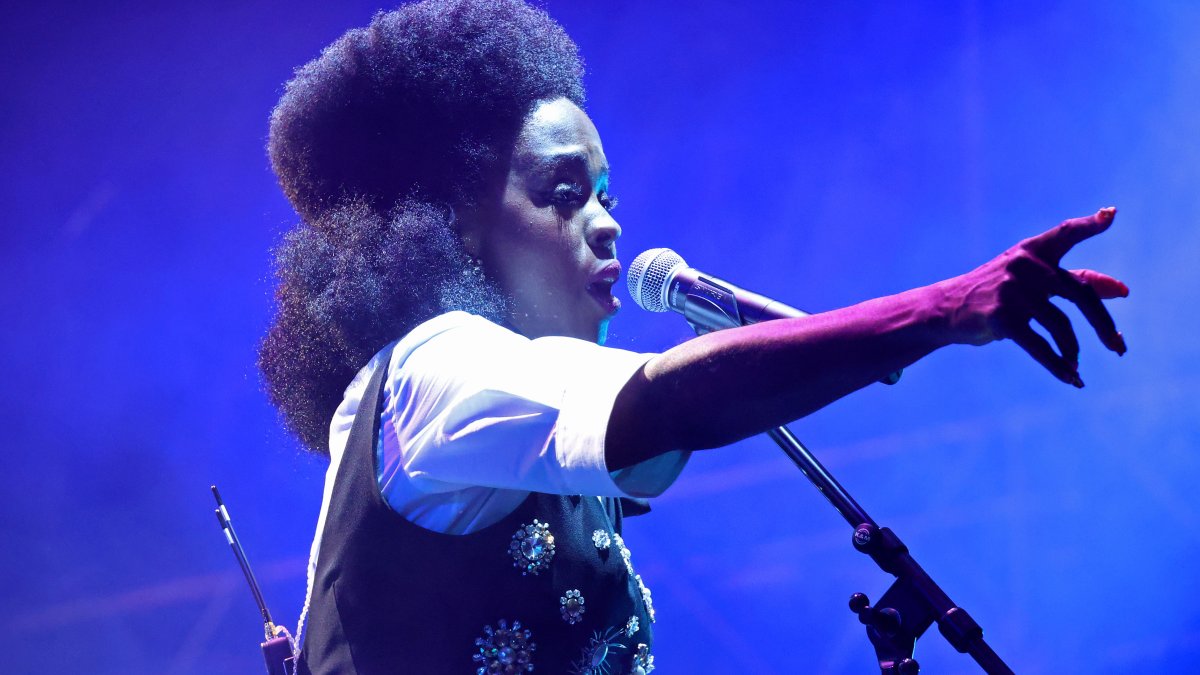 Lauryn Hill Postpones Philadelphia Fugees Concert To Rest Voice Nbc10