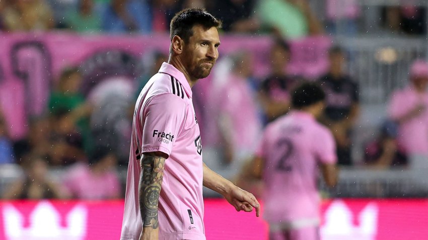 TOPSHOT – Inter Miami’s Argentine forward #10 Lionel Messi looks on during the Major League Soccer (MLS) football match between Inter Miami CF and FC Cincinnati at DRV PNK Stadium in Fort Lauderdale, Florida, on October 7, 2023. (Photo by Chris Arjoon / AFP) (Photo by CHRIS ARJOON/AFP via Getty Images)