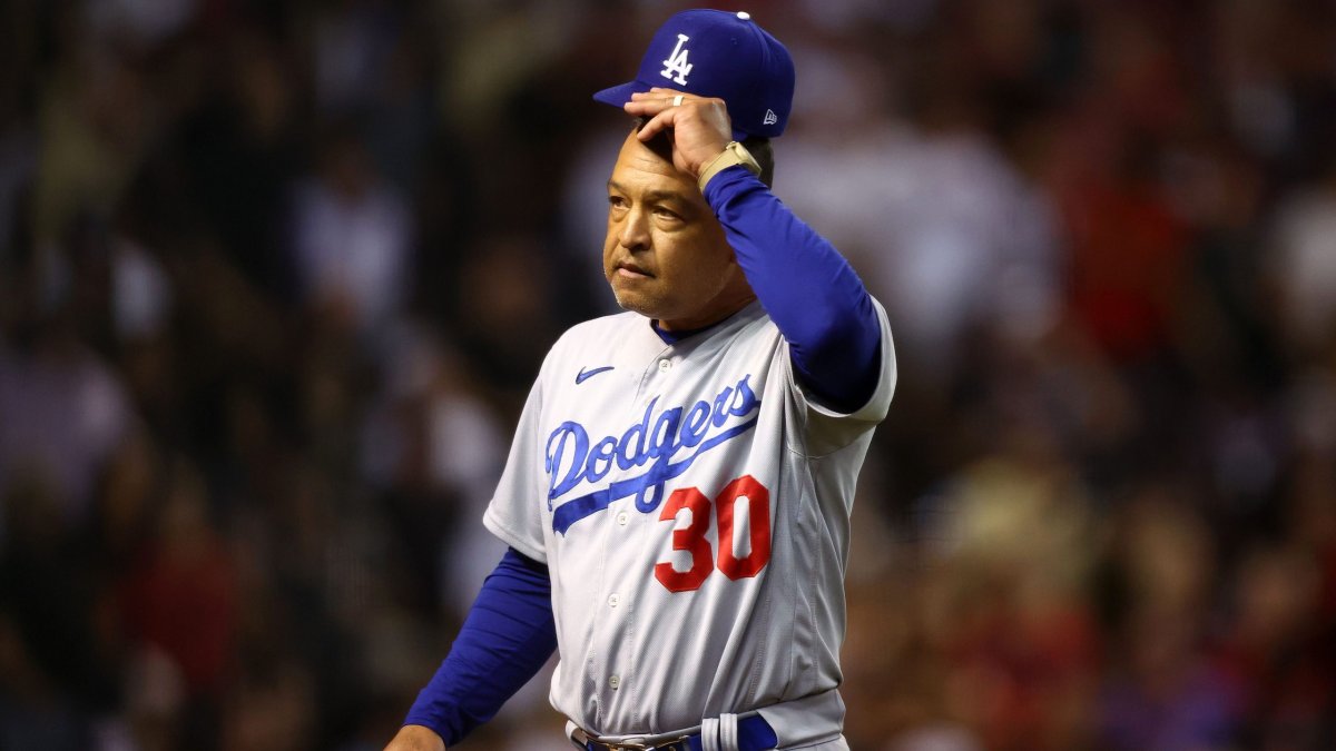 Dave Roberts regresará como mánager de los Dodgers en la temporada 2024 de la MLB – NBC10 Philadelphia