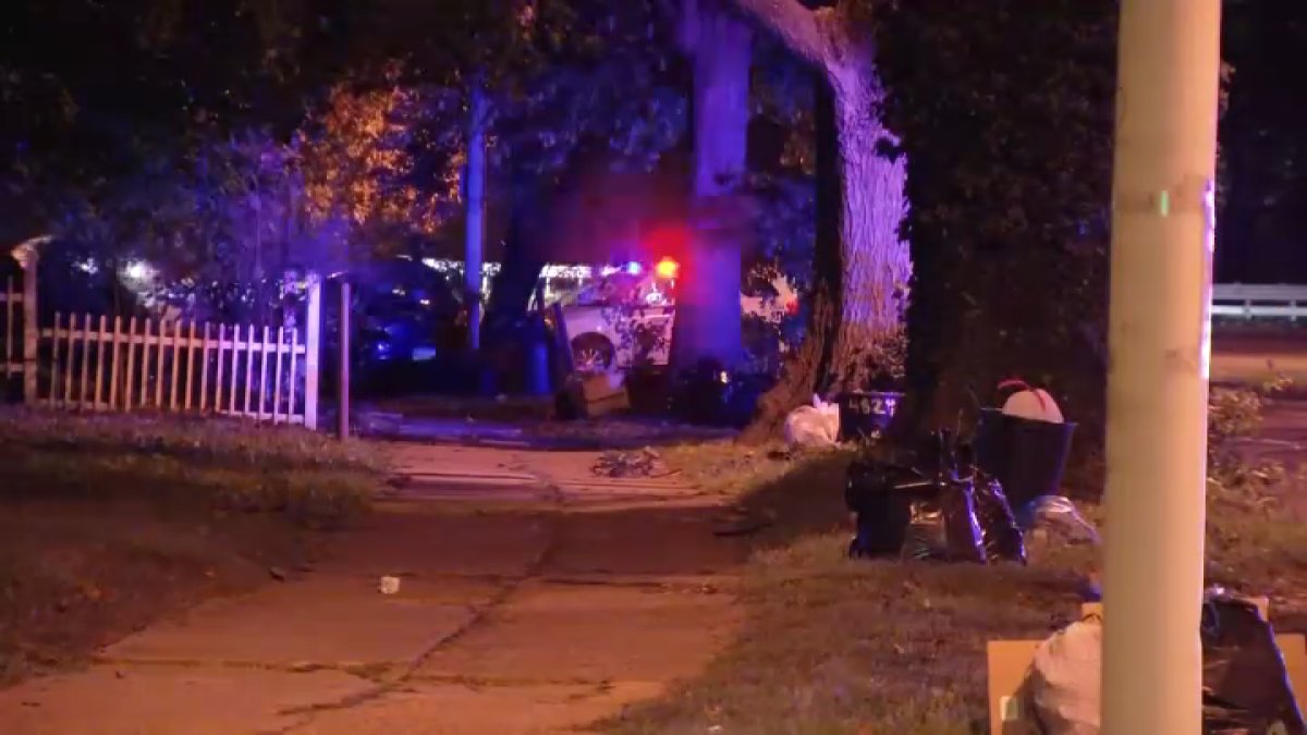 Stolen vehicle crashes during police chase on Roosevelt Boulevard - Vimarsana News