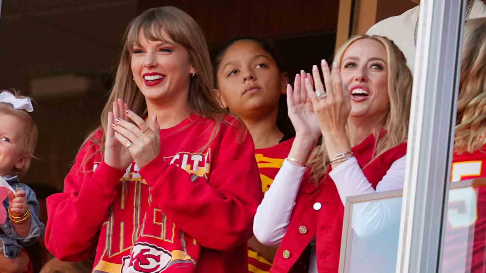 Taylor Swift And Brittany Mahomes Use New Handshake At Chiefs Game ...