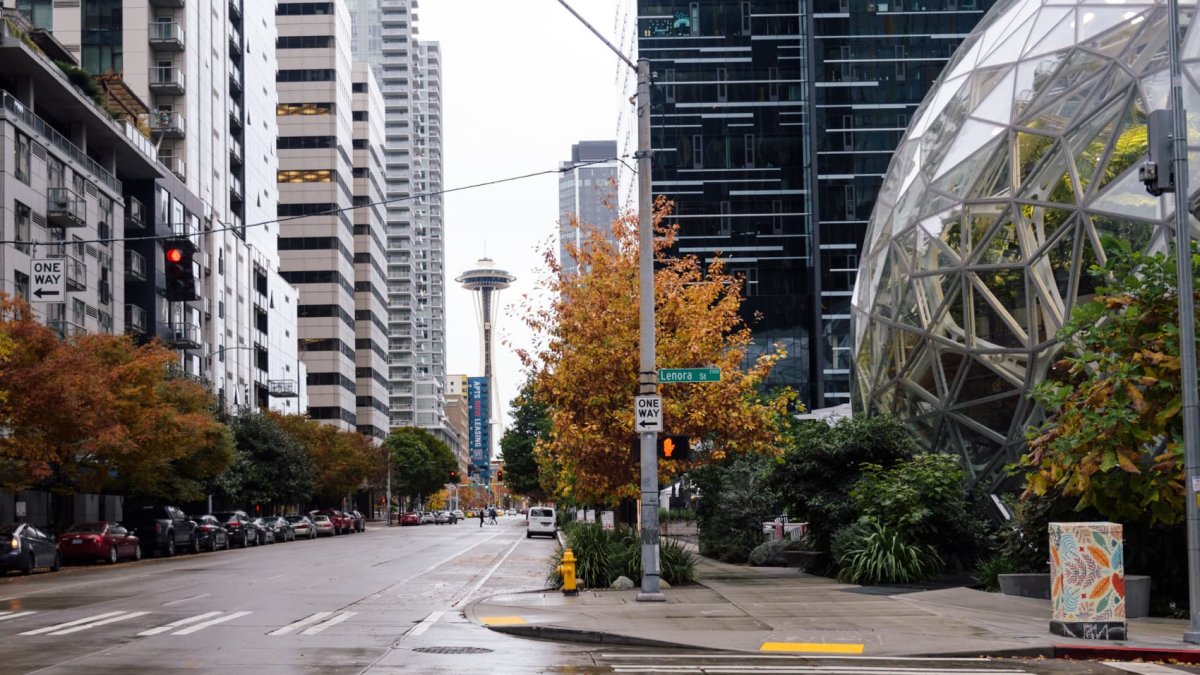 Amazon sued by three employees who allege gender discrimination and 'chronic' pay inequity – NBC10 Philadelphia - Vimarsana News