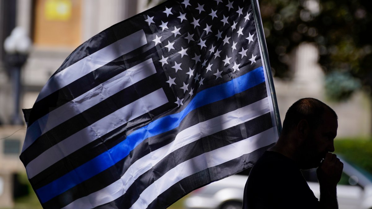 Barring 'thin blue line' flag on Pa. township property is unconstitutional, US court rules - Vimarsana News