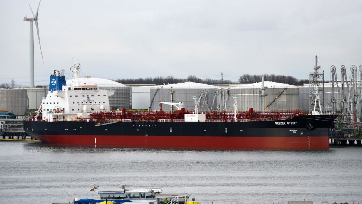 Yemen's Houthi rebels blamed for seizure of Israeli-linked tanker – NBC10 Philadelphia - Vimarsana News