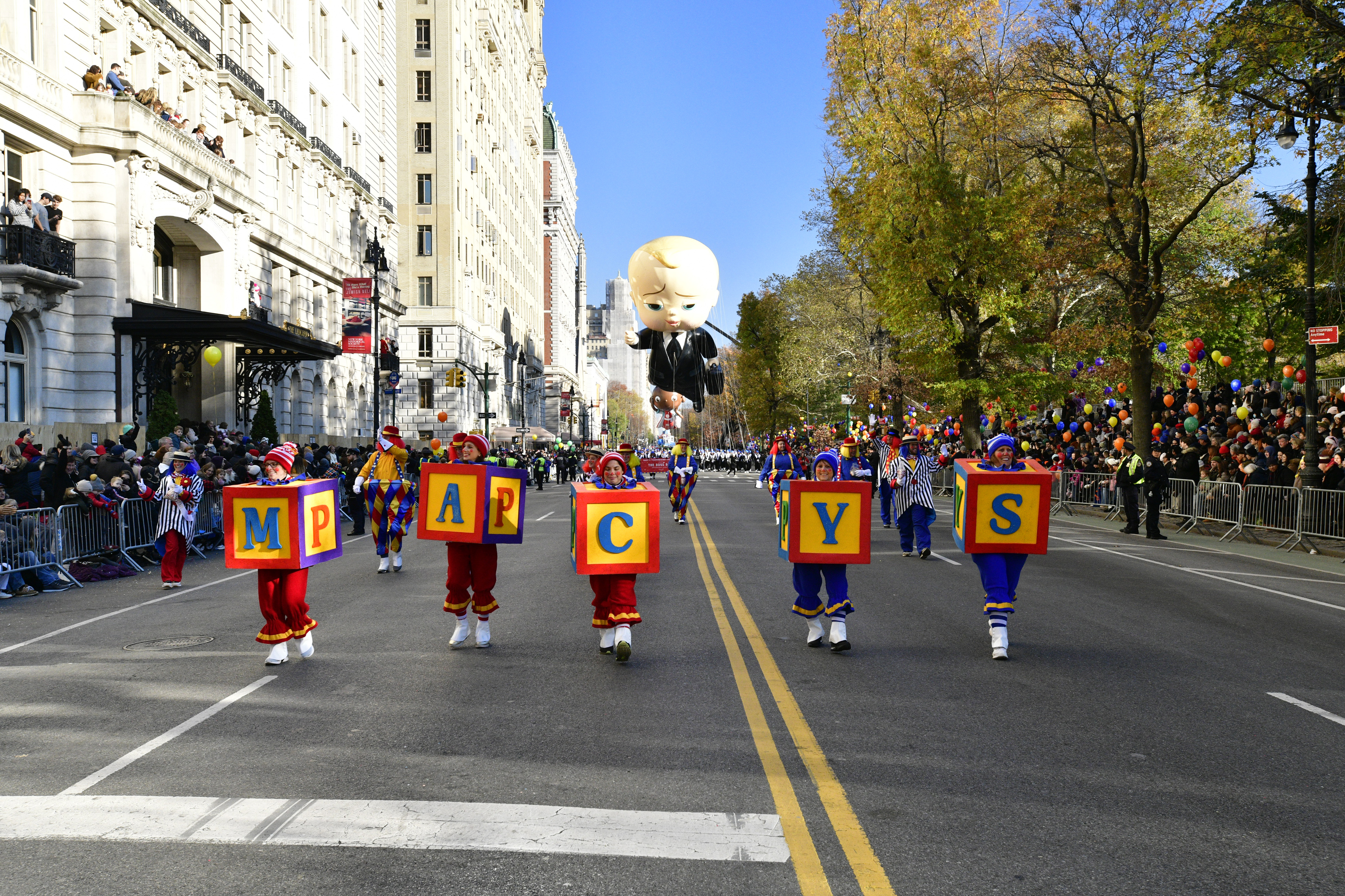 NEW YORK, NEW YORK - NOVEMBER 24: General view during  96th Macy's Thanksgiving Day Parade on November 24, 2022 in New York City. (Photo by Eugene Gologursky/Getty Images for Macy's, Inc.)