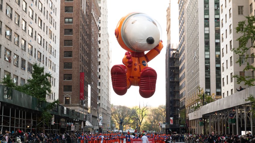 NEW YORK, NEW YORK – NOVEMBER 24: A view of the ‘Astronaut Snoopy’ balloon at the 2022 Macy’s Thanksgiving Day Parade on November 24, 2022 in New York City. (Photo by Noam Galai/Getty Images)