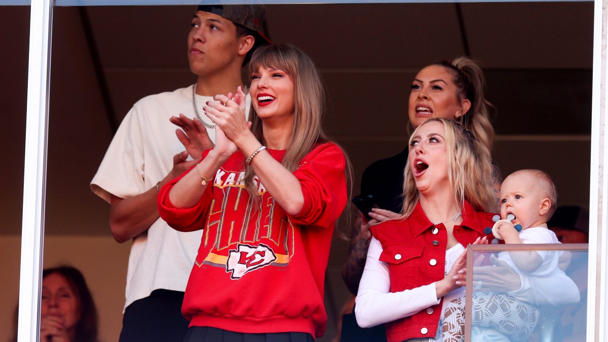 Q102 putting a pause on Taylor Swift songs ahead of Eagles-Chiefs