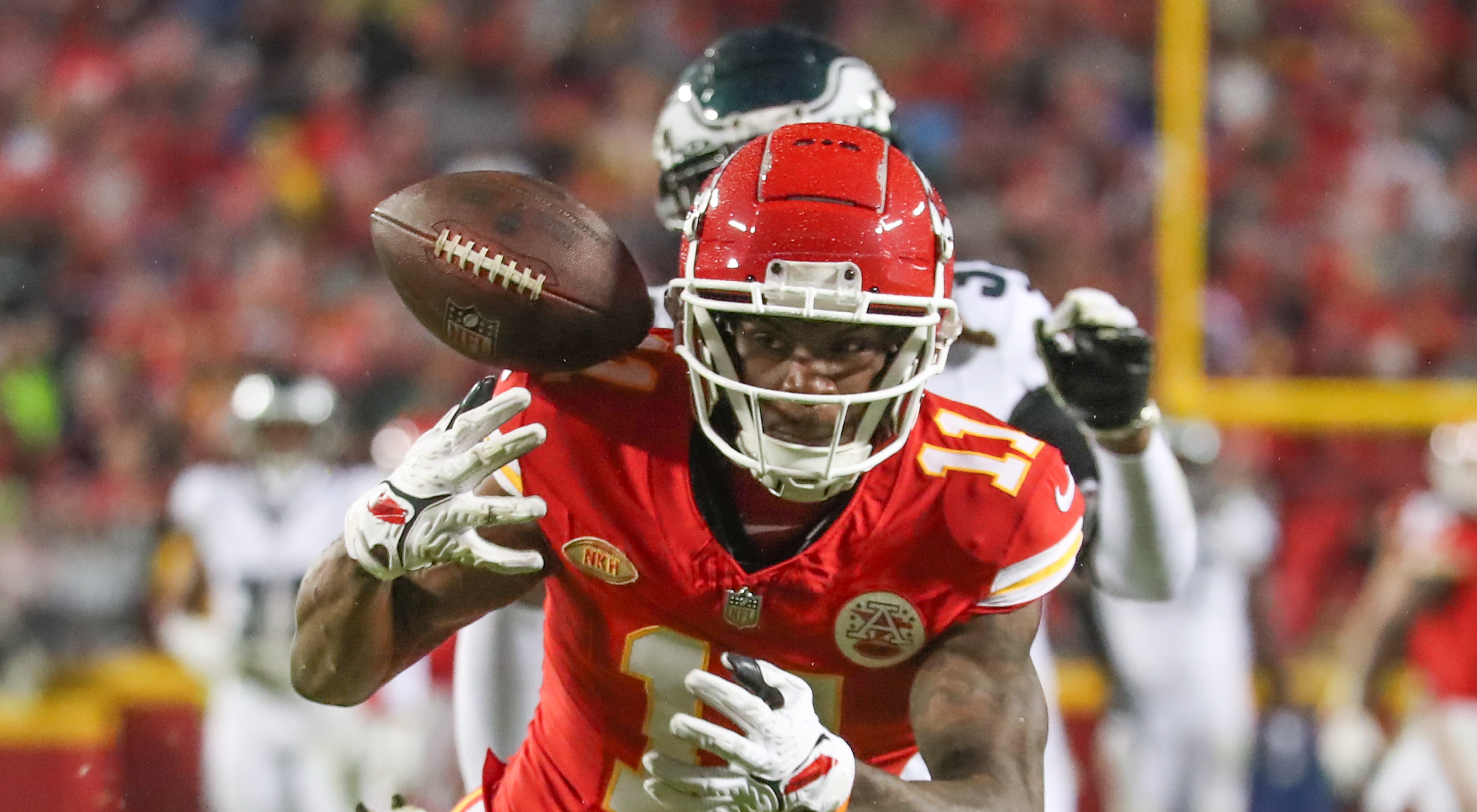 NFL community stunned by Valdes-Scantling’s critical drop in Chiefs-Eagles game