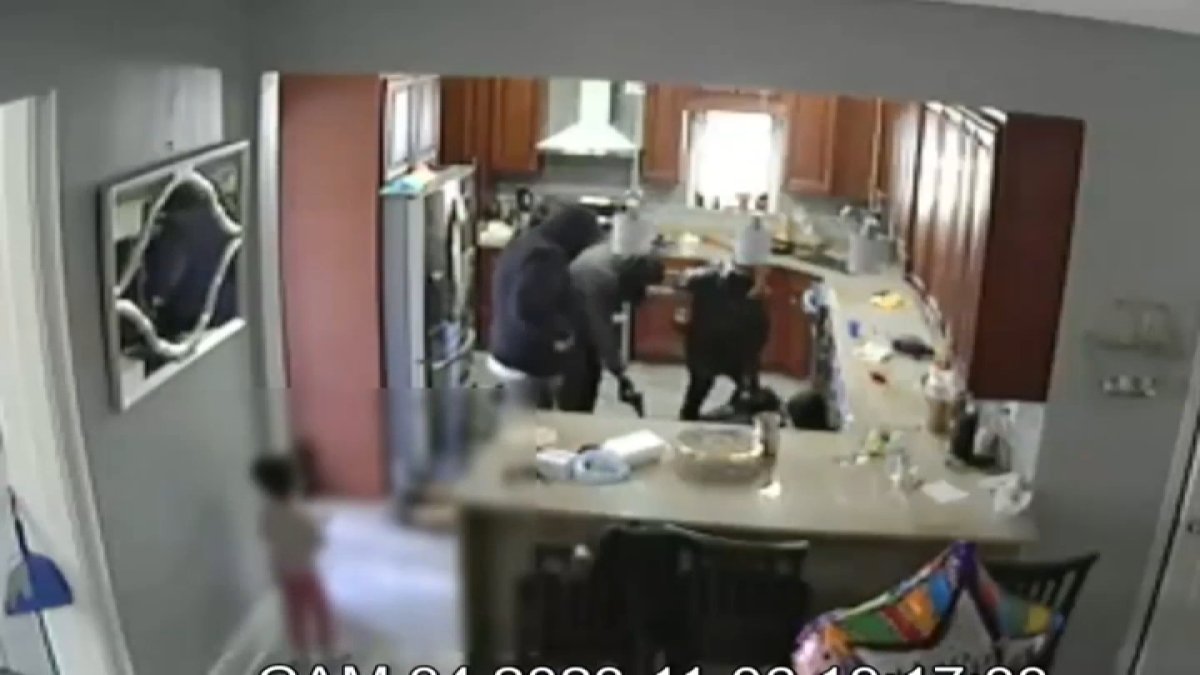 Video: Armed home invaders rob family in Philly at gunpoint in front of ...